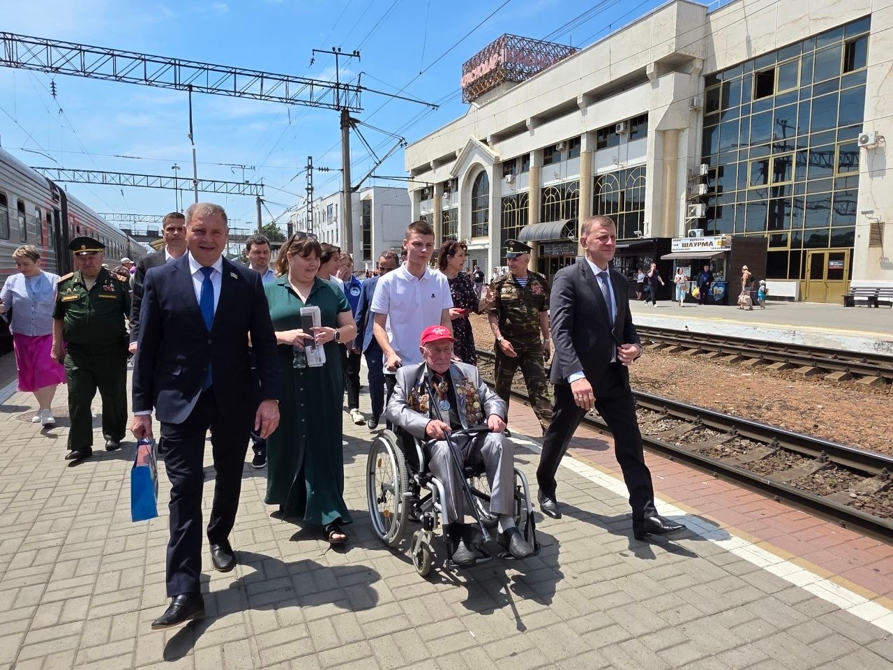 На железнодорожном вокзале Краснодар-1 проводили в Брест Владимира Борисовича Андрейчева…
