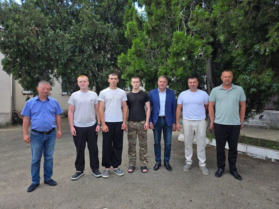 Сегодня посетили наш военный госпиталь. Вместе со мной приехали депутаты городской Думы…